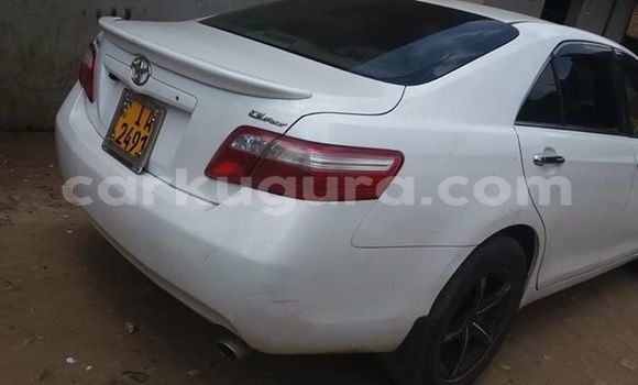 Acheter Import Voiture Toyota Camry Blanc à Bujumbura, Bujumbura Acheter Import Voiture Toyota Camry Blanc à Bujumbura, Bujumbura