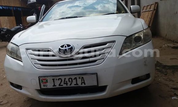 Acheter Import Voiture Toyota Camry Blanc à Bujumbura, Bujumbura Acheter Import Voiture Toyota Camry Blanc à Bujumbura, Bujumbura