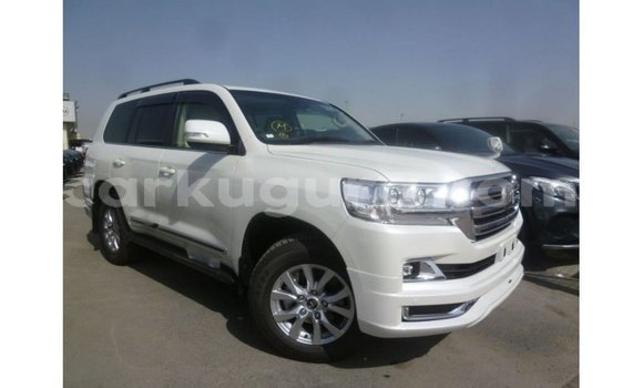 Acheter Import Voiture Toyota Land Cruiser Blanc à Import - Dubai, Bujumbura Acheter Import Voiture Toyota Land Cruiser Blanc à Import - Dubai, Bujumbura