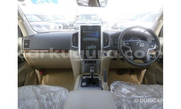 Acheter Import Voiture Toyota Land Cruiser Blanc à Import - Dubai, Bujumbura Acheter Import Voiture Toyota Land Cruiser Blanc à Import - Dubai, Bujumbura