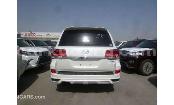 Acheter Import Voiture Toyota Land Cruiser Blanc à Import - Dubai, Bujumbura Acheter Import Voiture Toyota Land Cruiser Blanc à Import - Dubai, Bujumbura