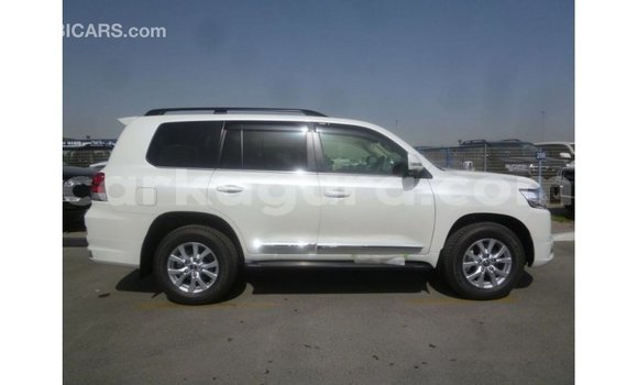 Acheter Import Voiture Toyota Land Cruiser Blanc à Import - Dubai, Bujumbura Acheter Import Voiture Toyota Land Cruiser Blanc à Import - Dubai, Bujumbura