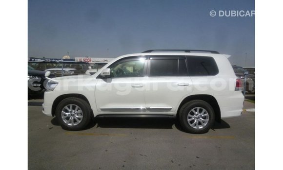 Acheter Import Voiture Toyota Land Cruiser Blanc à Import - Dubai, Bujumbura Acheter Import Voiture Toyota Land Cruiser Blanc à Import - Dubai, Bujumbura
