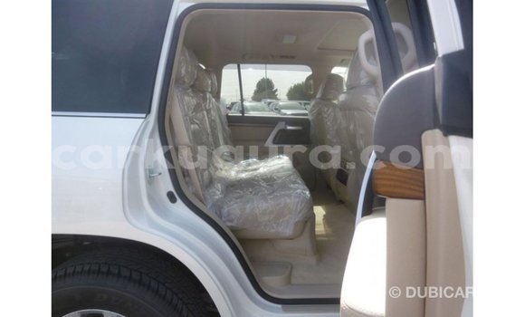 Acheter Import Voiture Toyota Land Cruiser Blanc à Import - Dubai, Bujumbura Acheter Import Voiture Toyota Land Cruiser Blanc à Import - Dubai, Bujumbura