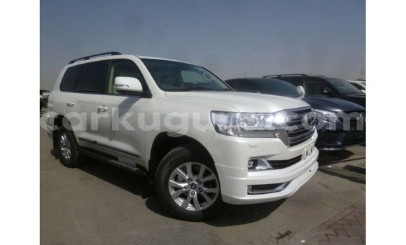 Acheter Import Voiture Toyota Land Cruiser Blanc à Import - Dubai, Bujumbura Acheter Import Voiture Toyota Land Cruiser Blanc à Import - Dubai, Bujumbura