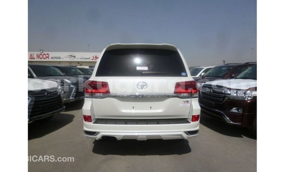 Acheter Import Voiture Toyota Land Cruiser Blanc à Import - Dubai, Bujumbura Acheter Import Voiture Toyota Land Cruiser Blanc à Import - Dubai, Bujumbura