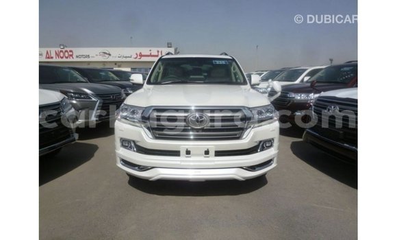 Acheter Import Voiture Toyota Land Cruiser Blanc à Import - Dubai, Bujumbura Acheter Import Voiture Toyota Land Cruiser Blanc à Import - Dubai, Bujumbura