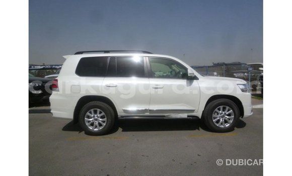Acheter Import Voiture Toyota Land Cruiser Blanc à Import - Dubai, Bujumbura Acheter Import Voiture Toyota Land Cruiser Blanc à Import - Dubai, Bujumbura