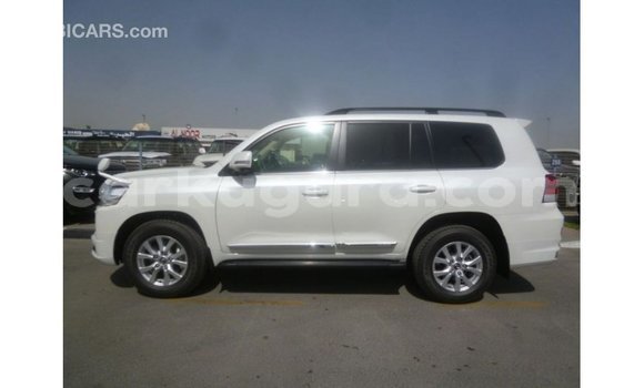 Acheter Import Voiture Toyota Land Cruiser Blanc à Import - Dubai, Bujumbura Acheter Import Voiture Toyota Land Cruiser Blanc à Import - Dubai, Bujumbura