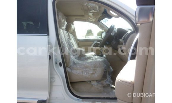 Acheter Import Voiture Toyota Land Cruiser Blanc à Import - Dubai, Bujumbura Acheter Import Voiture Toyota Land Cruiser Blanc à Import - Dubai, Bujumbura