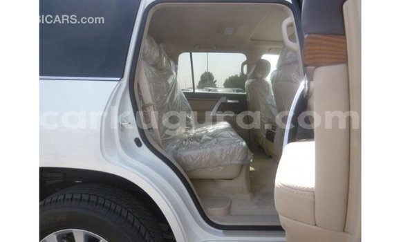 Acheter Import Voiture Toyota Land Cruiser Blanc à Import - Dubai, Bujumbura Acheter Import Voiture Toyota Land Cruiser Blanc à Import - Dubai, Bujumbura