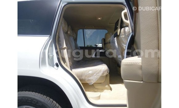 Acheter Import Voiture Toyota Land Cruiser Blanc à Import - Dubai, Bujumbura Acheter Import Voiture Toyota Land Cruiser Blanc à Import - Dubai, Bujumbura