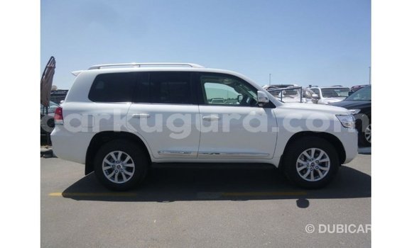 Acheter Import Voiture Toyota Land Cruiser Blanc à Import - Dubai, Bujumbura Acheter Import Voiture Toyota Land Cruiser Blanc à Import - Dubai, Bujumbura