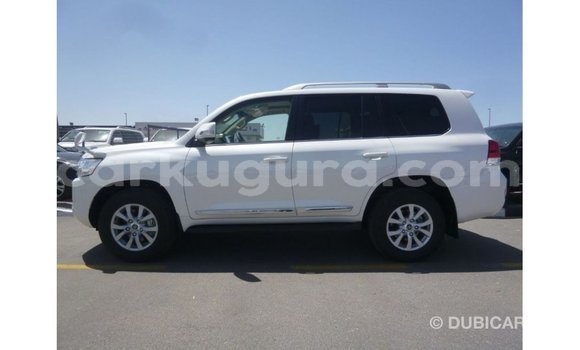 Acheter Import Voiture Toyota Land Cruiser Blanc à Import - Dubai, Bujumbura Acheter Import Voiture Toyota Land Cruiser Blanc à Import - Dubai, Bujumbura