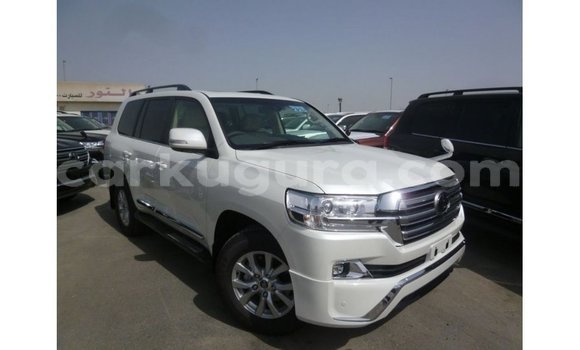 Acheter Import Voiture Toyota Land Cruiser Blanc à Import - Dubai, Bujumbura Acheter Import Voiture Toyota Land Cruiser Blanc à Import - Dubai, Bujumbura
