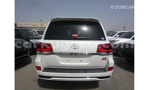 Acheter Import Voiture Toyota Land Cruiser Blanc à Import - Dubai, Bujumbura Acheter Import Voiture Toyota Land Cruiser Blanc à Import - Dubai, Bujumbura