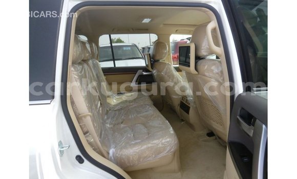 Acheter Import Voiture Toyota Land Cruiser Blanc à Import - Dubai, Bujumbura Acheter Import Voiture Toyota Land Cruiser Blanc à Import - Dubai, Bujumbura
