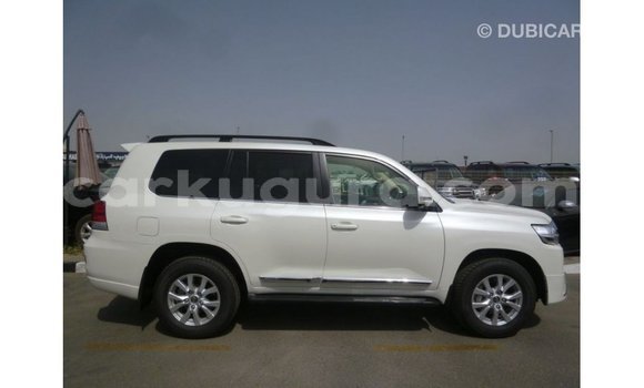 Acheter Import Voiture Toyota Land Cruiser Blanc à Import - Dubai, Bujumbura Acheter Import Voiture Toyota Land Cruiser Blanc à Import - Dubai, Bujumbura