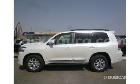 Acheter Import Voiture Toyota Land Cruiser Blanc à Import - Dubai, Bujumbura Acheter Import Voiture Toyota Land Cruiser Blanc à Import - Dubai, Bujumbura