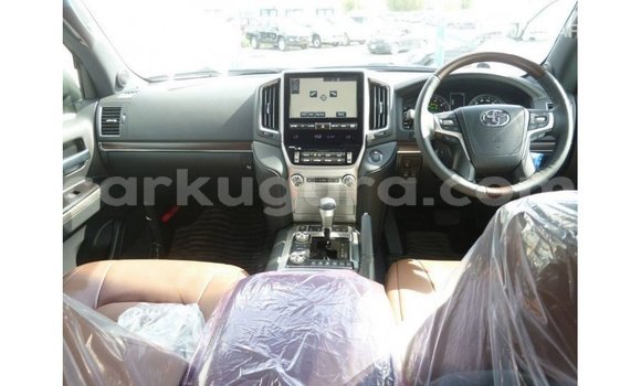 Acheter Import Voiture Toyota Land Cruiser Blanc à Import - Dubai, Bujumbura Acheter Import Voiture Toyota Land Cruiser Blanc à Import - Dubai, Bujumbura