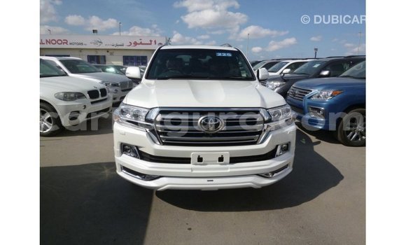 Acheter Import Voiture Toyota Land Cruiser Blanc à Import - Dubai, Bujumbura Acheter Import Voiture Toyota Land Cruiser Blanc à Import - Dubai, Bujumbura