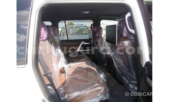 Acheter Import Voiture Toyota Land Cruiser Blanc à Import - Dubai, Bujumbura Acheter Import Voiture Toyota Land Cruiser Blanc à Import - Dubai, Bujumbura