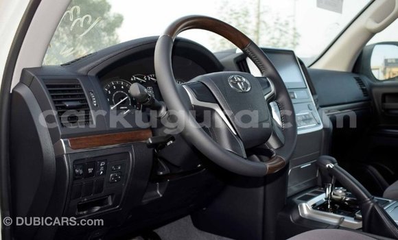 Nunua Imported Toyota Land Cruiser Nyeupe Gari ndani ya Import - Dubai nchini Bujumbura Nunua Imported Toyota Land Cruiser Nyeupe Gari ndani ya Import - Dubai nchini Bujumbura