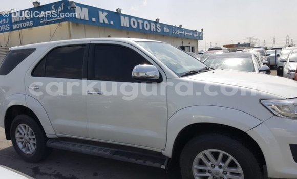 Acheter Import Voiture Toyota Fortuner Blanc à Import - Dubai, Bujumbura Acheter Import Voiture Toyota Fortuner Blanc à Import - Dubai, Bujumbura