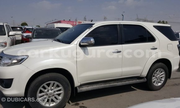 Acheter Import Voiture Toyota Fortuner Blanc à Import - Dubai, Bujumbura Acheter Import Voiture Toyota Fortuner Blanc à Import - Dubai, Bujumbura