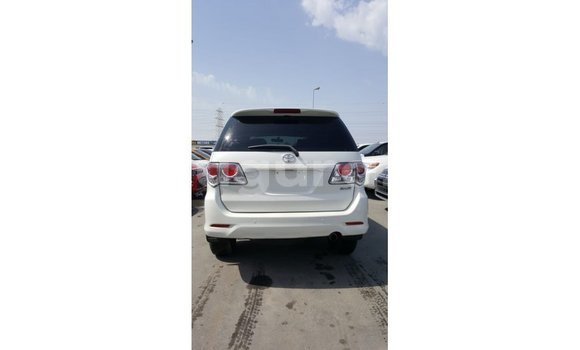 Acheter Import Voiture Toyota Fortuner Blanc à Import - Dubai, Bujumbura Acheter Import Voiture Toyota Fortuner Blanc à Import - Dubai, Bujumbura