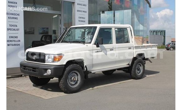 Buy Import Toyota Land Cruiser White Car in Import - Dubai in Bujumbura Buy Import Toyota Land Cruiser White Car in Import - Dubai in Bujumbura