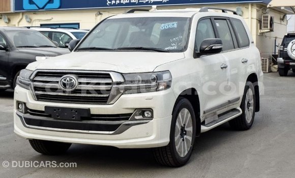 Acheter Import Voiture Toyota Land Cruiser Blanc à Import - Dubai, Bujumbura Acheter Import Voiture Toyota Land Cruiser Blanc à Import - Dubai, Bujumbura