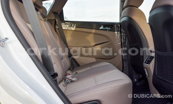 Nunua Imported Hyundai Tucson Nyeupe Gari ndani ya Import - Dubai nchini Bujumbura Nunua Imported Hyundai Tucson Nyeupe Gari ndani ya Import - Dubai nchini Bujumbura