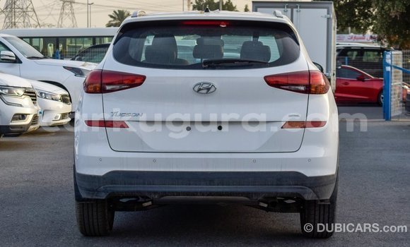 Nunua Imported Hyundai Tucson Nyeupe Gari ndani ya Import - Dubai nchini Bujumbura Nunua Imported Hyundai Tucson Nyeupe Gari ndani ya Import - Dubai nchini Bujumbura