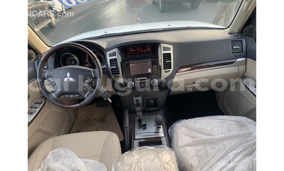 Nunua Imported Mitsubishi Pajero Nyeusi Gari ndani ya Import - Dubai nchini Bujumbura Nunua Imported Mitsubishi Pajero Nyeusi Gari ndani ya Import - Dubai nchini Bujumbura