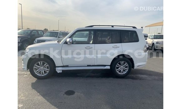 Nunua Imported Mitsubishi Pajero Nyeupe Gari ndani ya Import - Dubai nchini Bujumbura Nunua Imported Mitsubishi Pajero Nyeupe Gari ndani ya Import - Dubai nchini Bujumbura