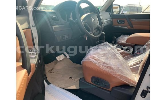 Nunua Imported Mitsubishi Pajero Nyeupe Gari ndani ya Import - Dubai nchini Bujumbura Nunua Imported Mitsubishi Pajero Nyeupe Gari ndani ya Import - Dubai nchini Bujumbura