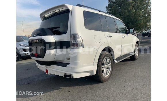 Nunua Imported Mitsubishi Pajero Nyeupe Gari ndani ya Import - Dubai nchini Bujumbura Nunua Imported Mitsubishi Pajero Nyeupe Gari ndani ya Import - Dubai nchini Bujumbura