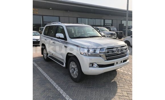 Nunua Imported Toyota Land Cruiser Nyeupe Gari ndani ya Import - Dubai nchini Bujumbura Nunua Imported Toyota Land Cruiser Nyeupe Gari ndani ya Import - Dubai nchini Bujumbura