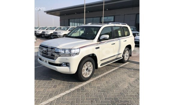 Nunua Imported Toyota Land Cruiser Nyeupe Gari ndani ya Import - Dubai nchini Bujumbura Nunua Imported Toyota Land Cruiser Nyeupe Gari ndani ya Import - Dubai nchini Bujumbura