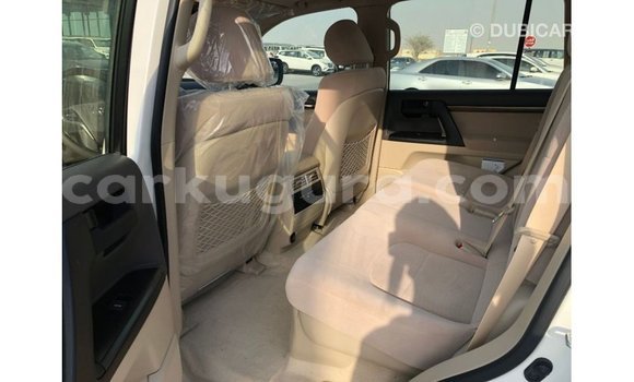Nunua Imported Toyota Land Cruiser Nyeupe Gari ndani ya Import - Dubai nchini Bujumbura Nunua Imported Toyota Land Cruiser Nyeupe Gari ndani ya Import - Dubai nchini Bujumbura