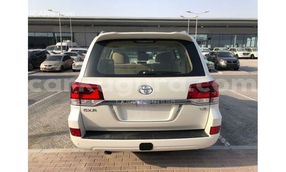 Nunua Imported Toyota Land Cruiser Nyeupe Gari ndani ya Import - Dubai nchini Bujumbura Nunua Imported Toyota Land Cruiser Nyeupe Gari ndani ya Import - Dubai nchini Bujumbura