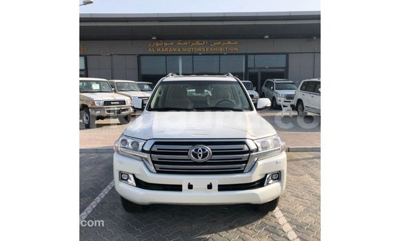 Nunua Imported Toyota Land Cruiser Nyeupe Gari ndani ya Import - Dubai nchini Bujumbura Nunua Imported Toyota Land Cruiser Nyeupe Gari ndani ya Import - Dubai nchini Bujumbura