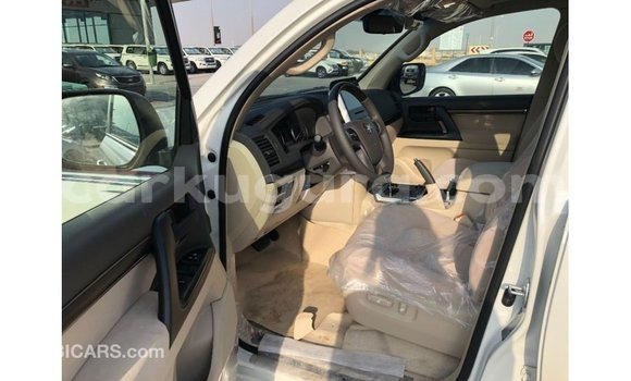 Nunua Imported Toyota Land Cruiser Nyeupe Gari ndani ya Import - Dubai nchini Bujumbura Nunua Imported Toyota Land Cruiser Nyeupe Gari ndani ya Import - Dubai nchini Bujumbura