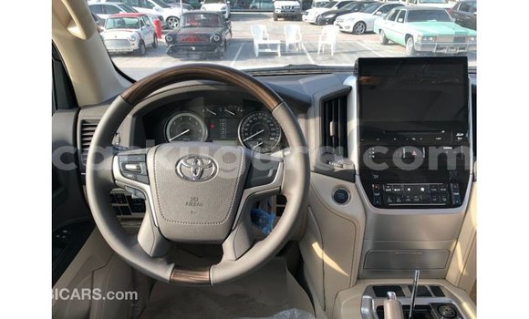 Nunua Imported Toyota Land Cruiser Nyeupe Gari ndani ya Import - Dubai nchini Bujumbura Nunua Imported Toyota Land Cruiser Nyeupe Gari ndani ya Import - Dubai nchini Bujumbura