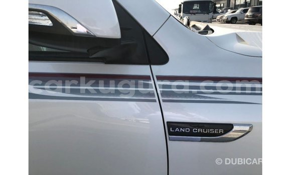 Nunua Imported Toyota Land Cruiser Nyeupe Gari ndani ya Import - Dubai nchini Bujumbura Nunua Imported Toyota Land Cruiser Nyeupe Gari ndani ya Import - Dubai nchini Bujumbura