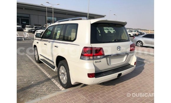 Nunua Imported Toyota Land Cruiser Nyeupe Gari ndani ya Import - Dubai nchini Bujumbura Nunua Imported Toyota Land Cruiser Nyeupe Gari ndani ya Import - Dubai nchini Bujumbura