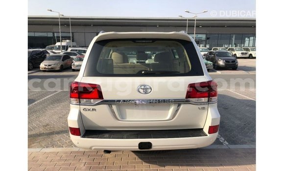 Nunua Imported Toyota Land Cruiser Nyeupe Gari ndani ya Import - Dubai nchini Bujumbura Nunua Imported Toyota Land Cruiser Nyeupe Gari ndani ya Import - Dubai nchini Bujumbura