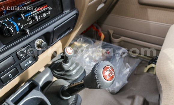Nunua Imported Toyota Land Cruiser Beige Gari ndani ya Import - Dubai nchini Bujumbura Nunua Imported Toyota Land Cruiser Beige Gari ndani ya Import - Dubai nchini Bujumbura