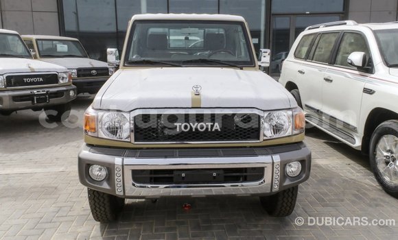 Acheter Import Voiture Toyota Land Cruiser Beige à Import - Dubai, Bujumbura Acheter Import Voiture Toyota Land Cruiser Beige à Import - Dubai, Bujumbura